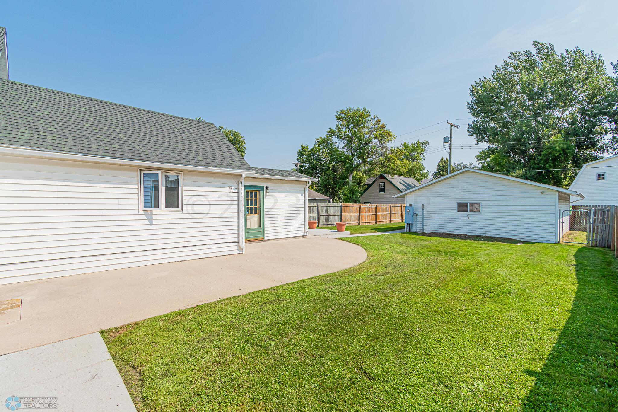 241 6th Ave N, Casselton, ND 58012-04
