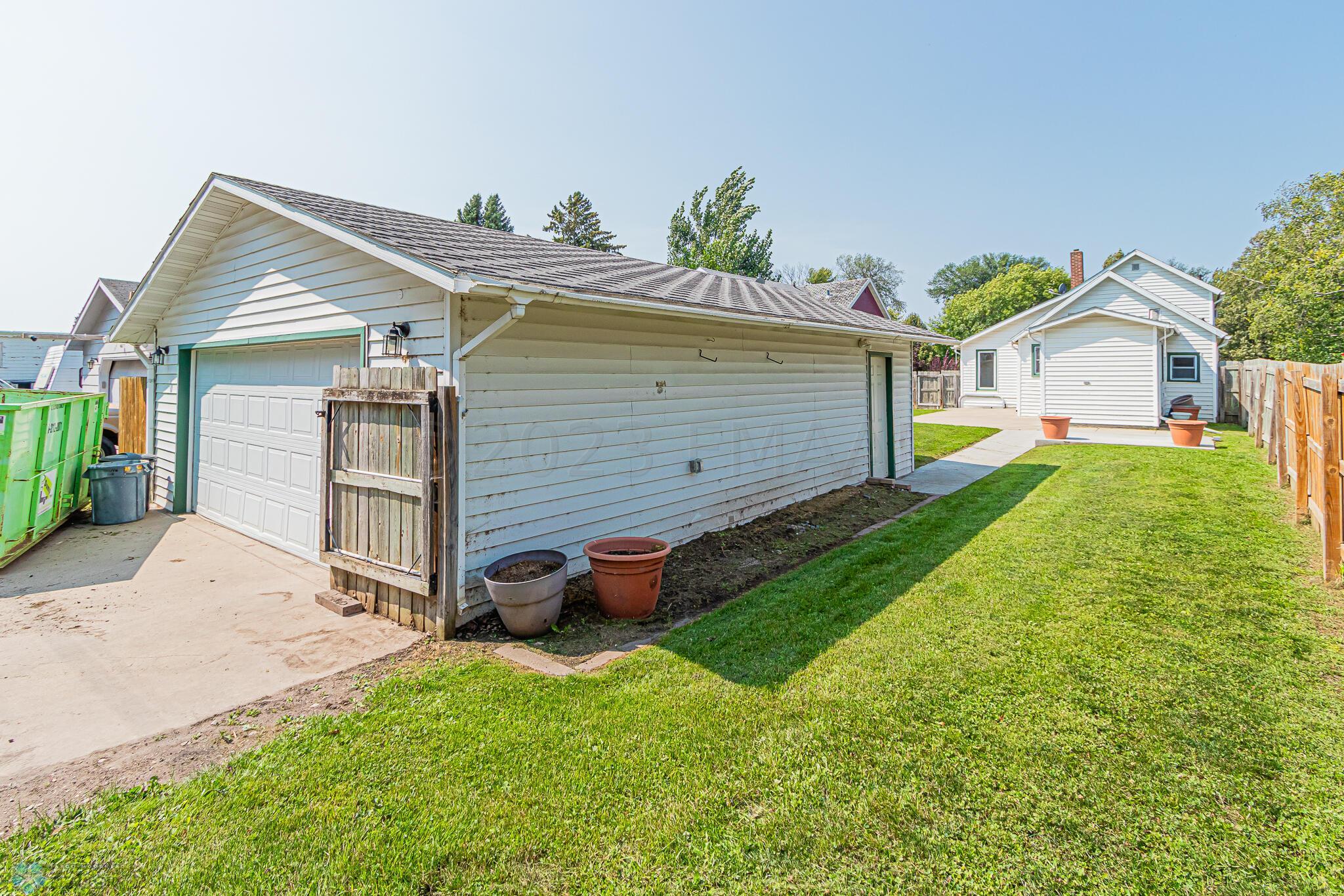 241 6th Ave N, Casselton, ND 58012-05