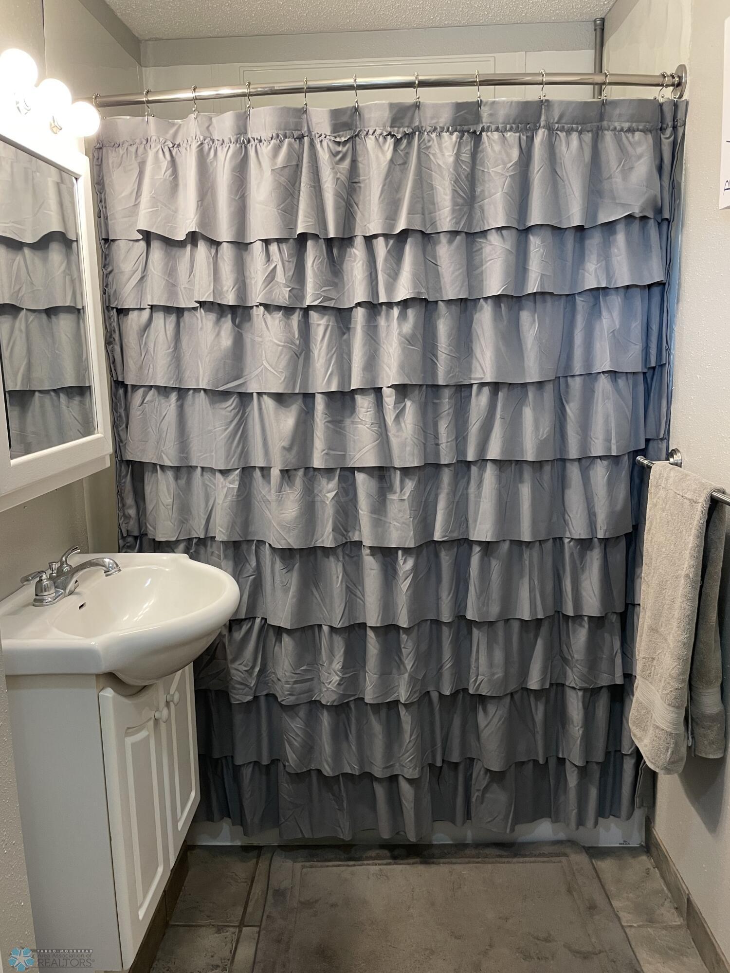 Main Full Bath-4