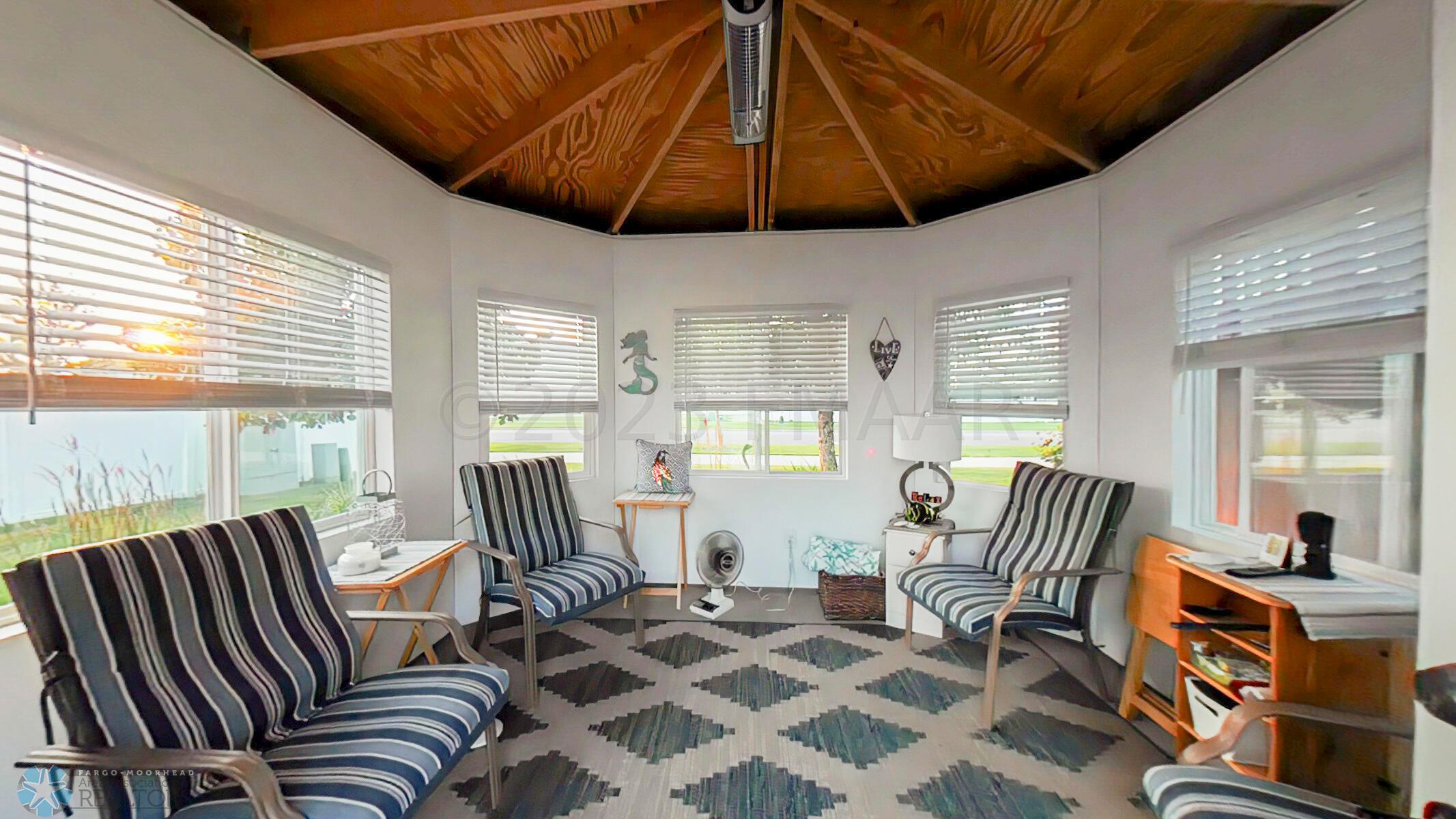Tiki Hut