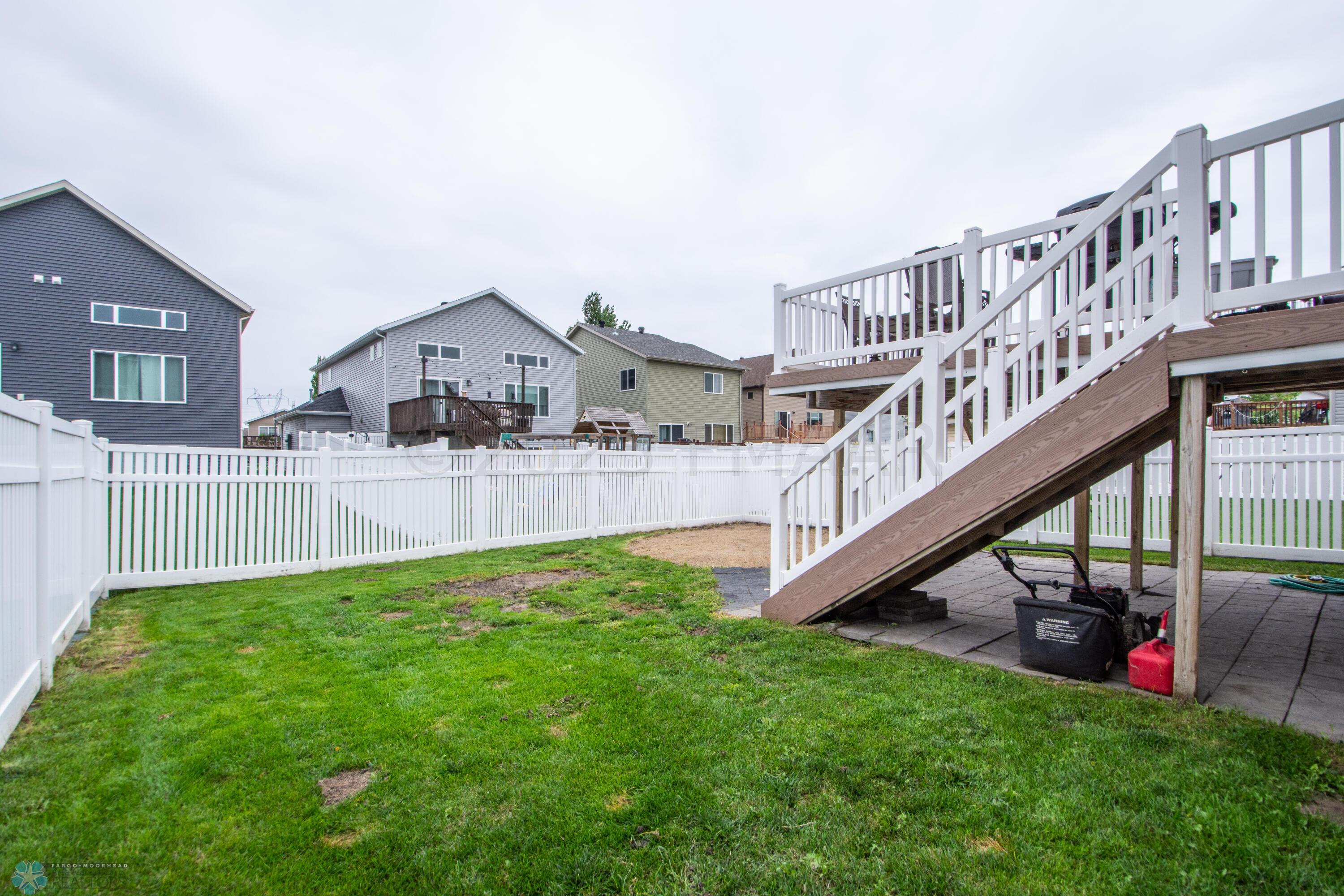 Deck & Fenced Yard