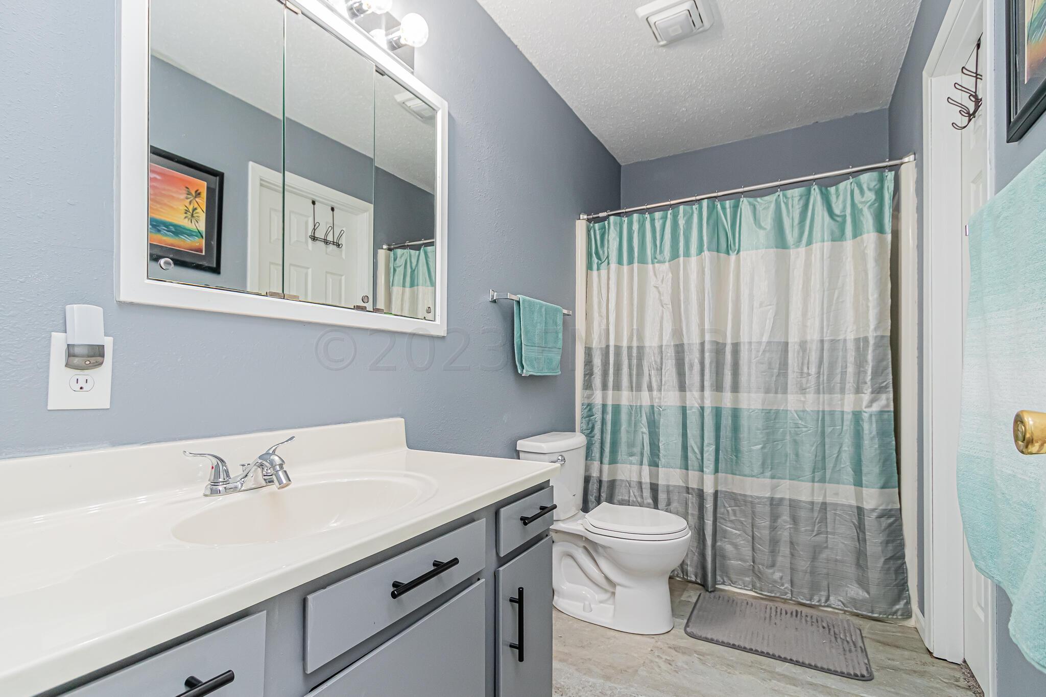 Hollwood_Bathroom_1