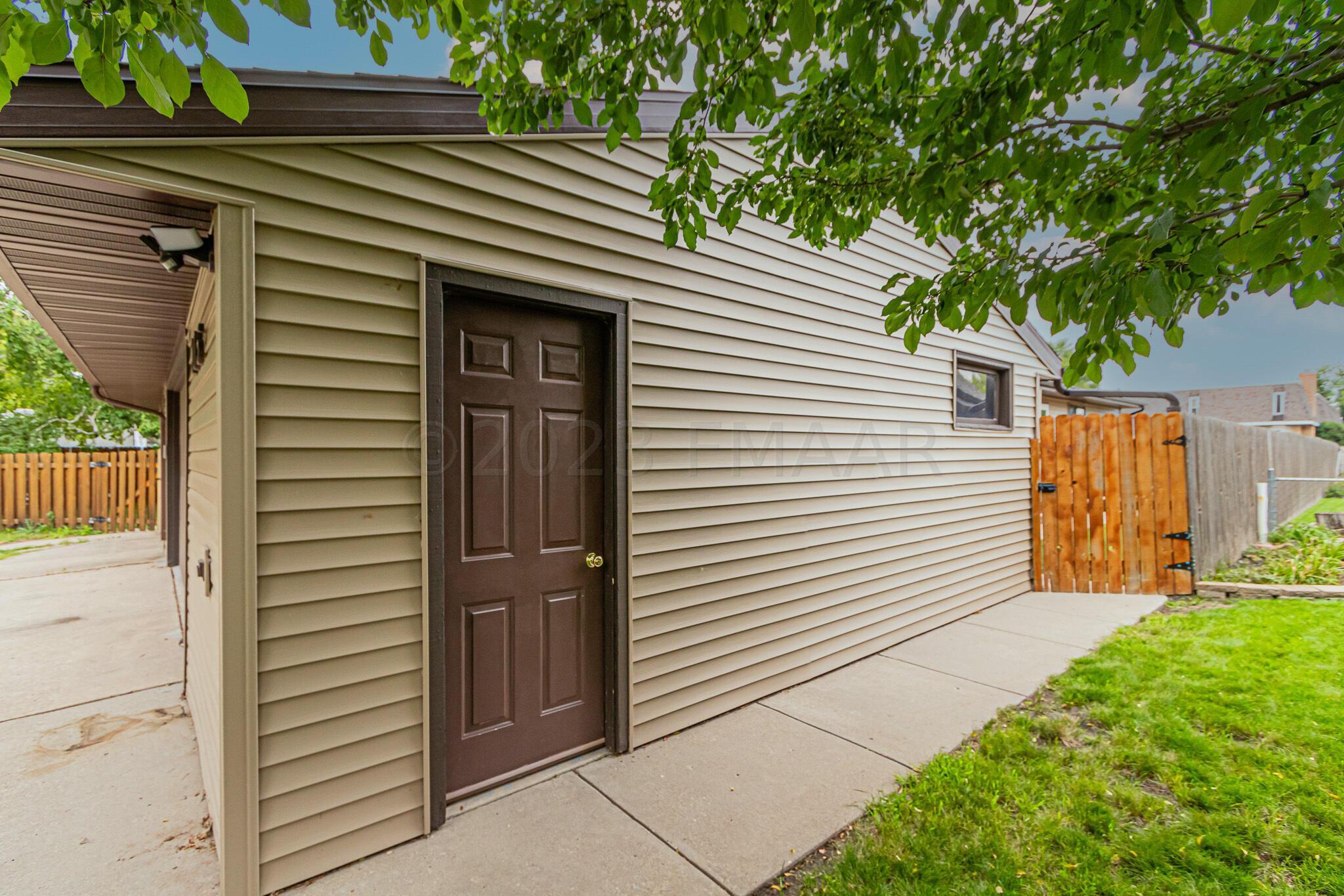 Exterior_3