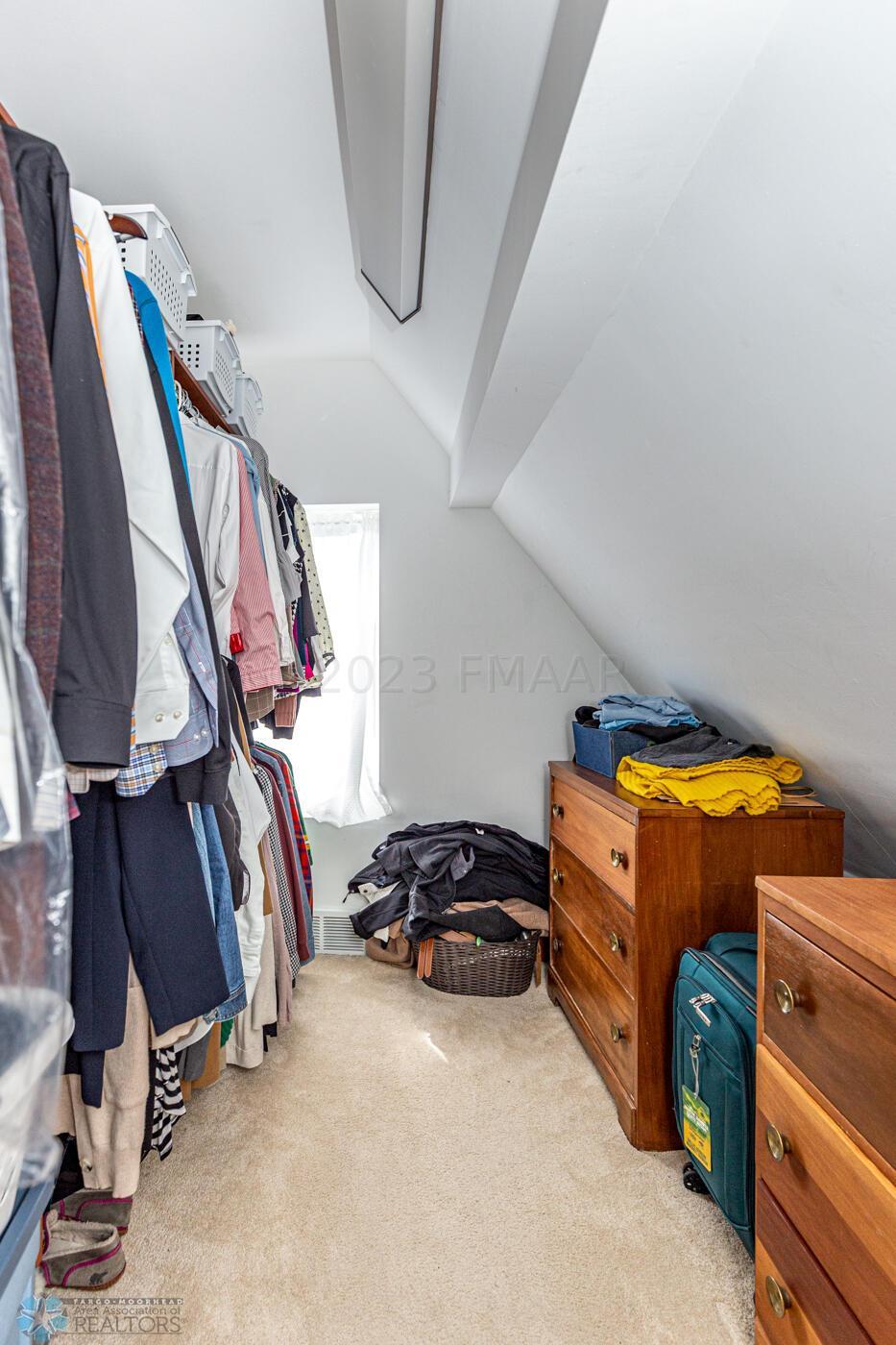 Walk-In-Closet