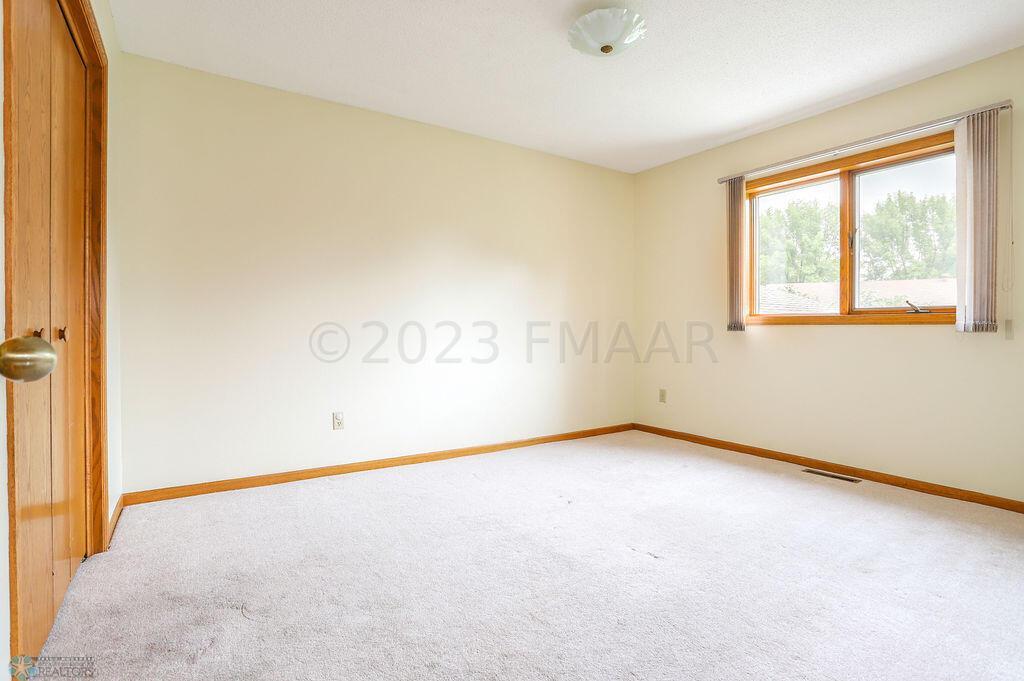 1605 14th St E, West Fargo