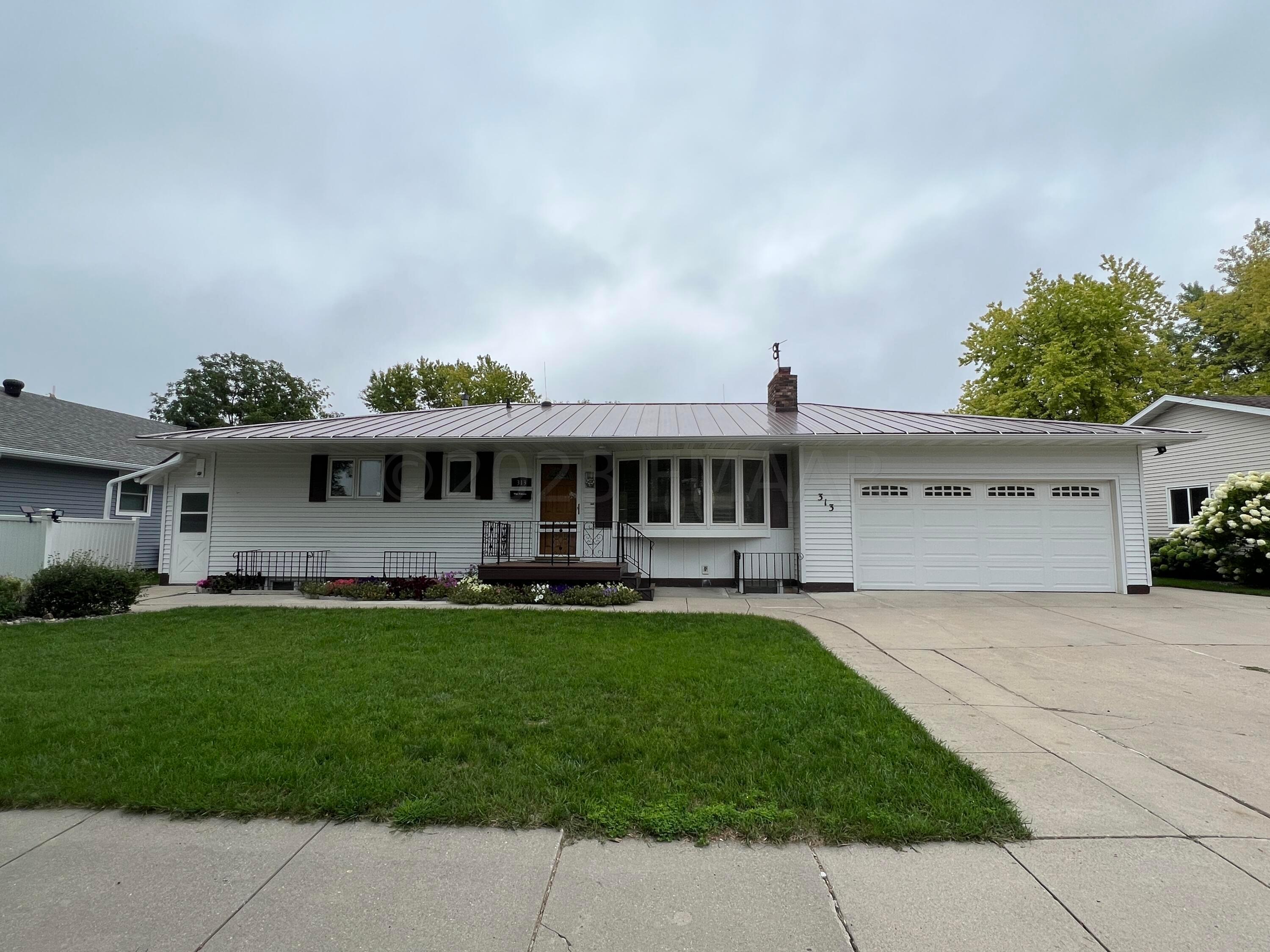 313 7th St W