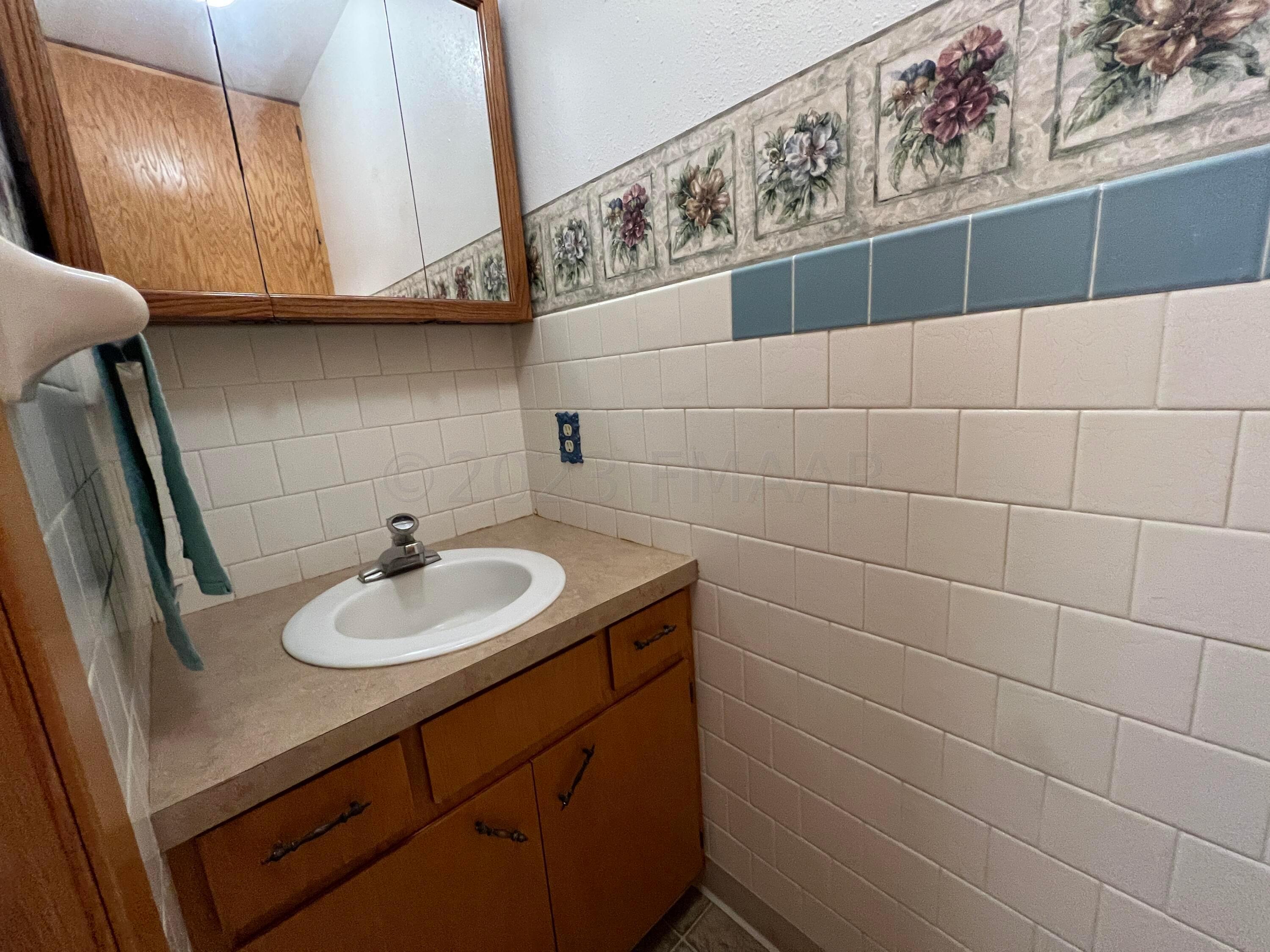 1/2 bath