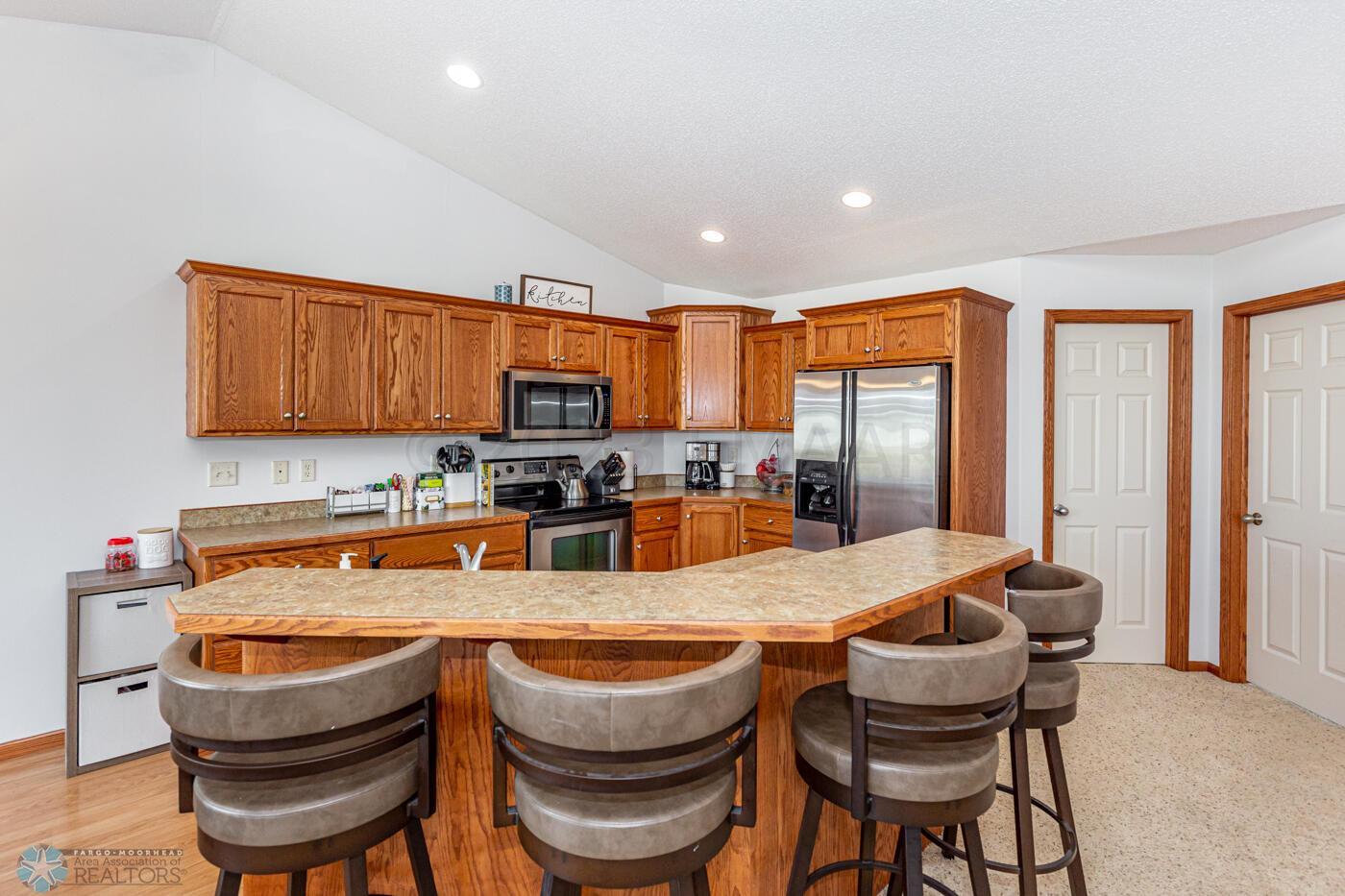 (4) Kitchen Island