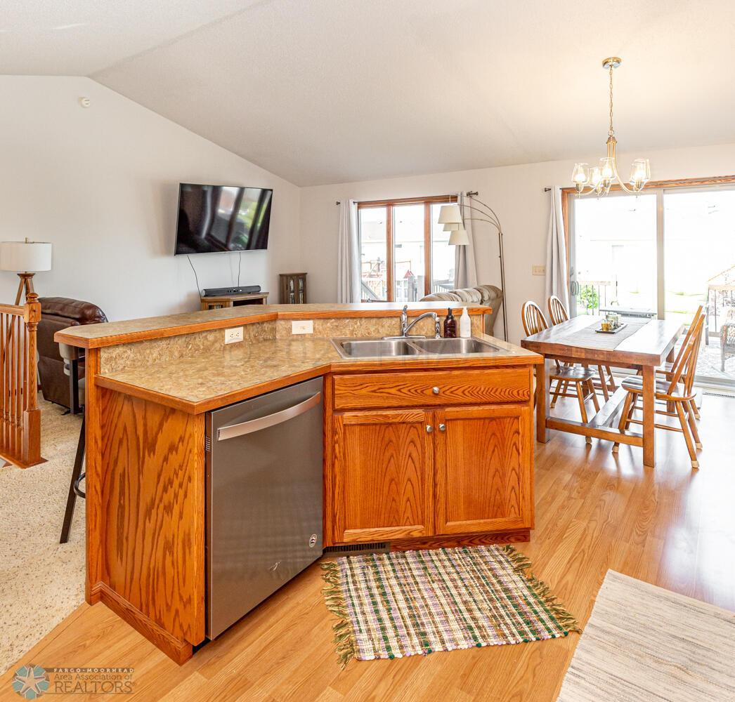 (6) Kitchen