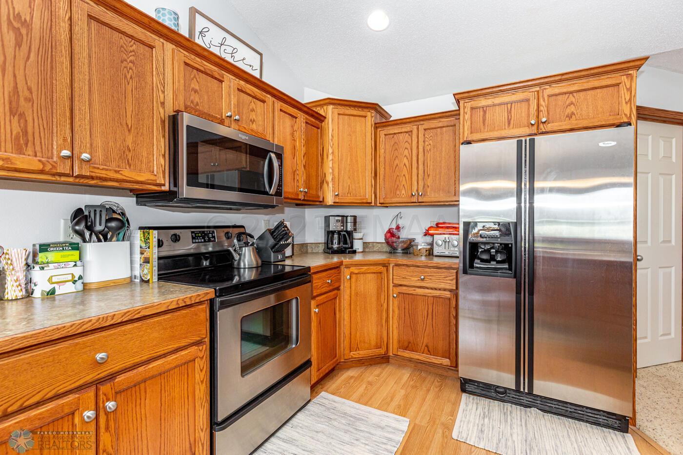 (8) Kitchen