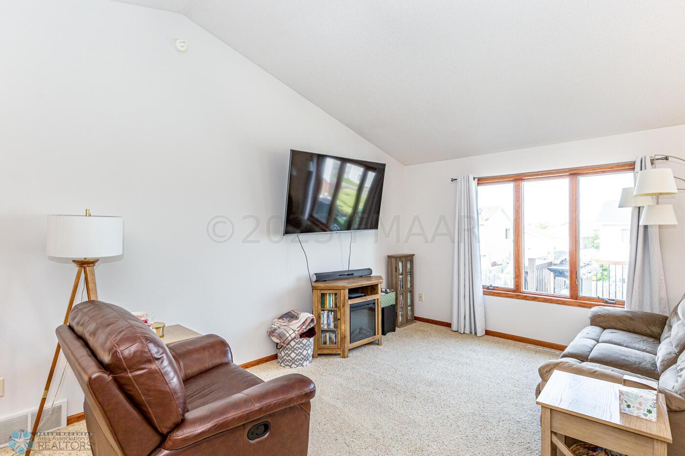 (10) Living Room