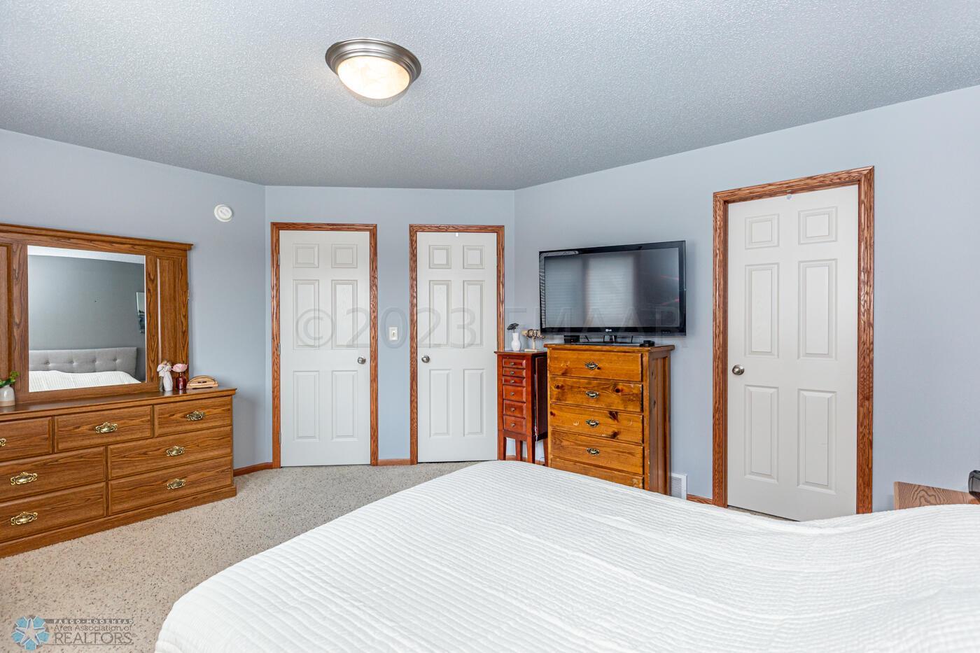 (11) Master Bed 1