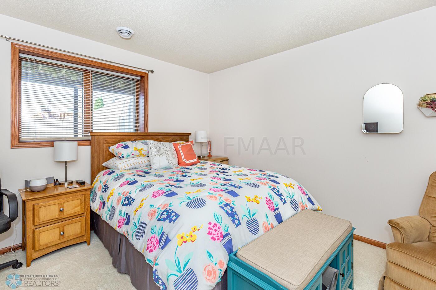 (19) Bed 2