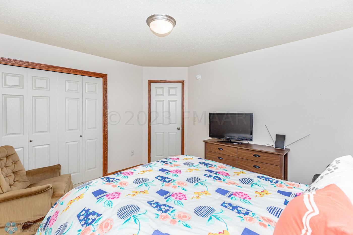 (20) Bed 2