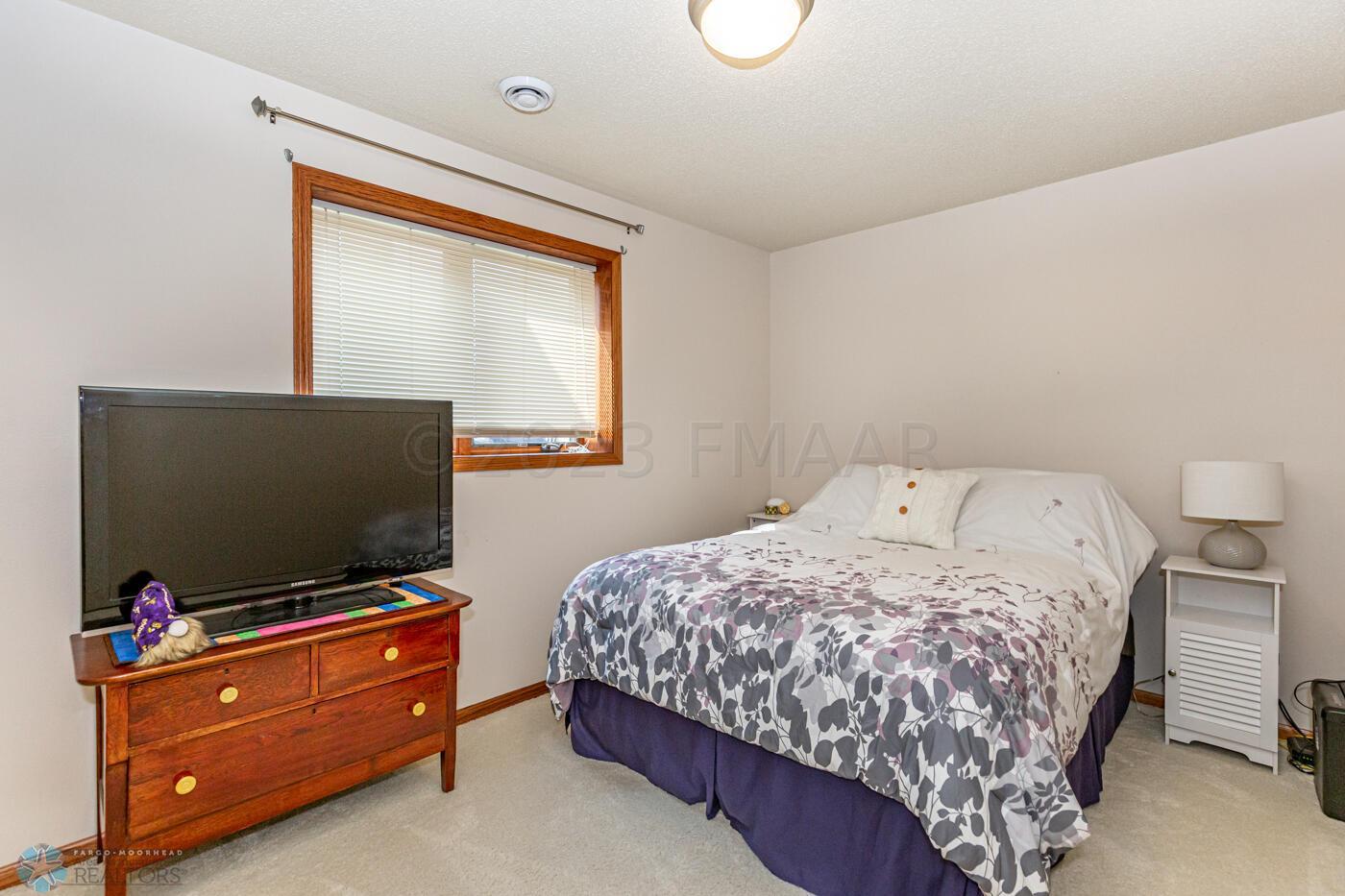 (21) Bed 3