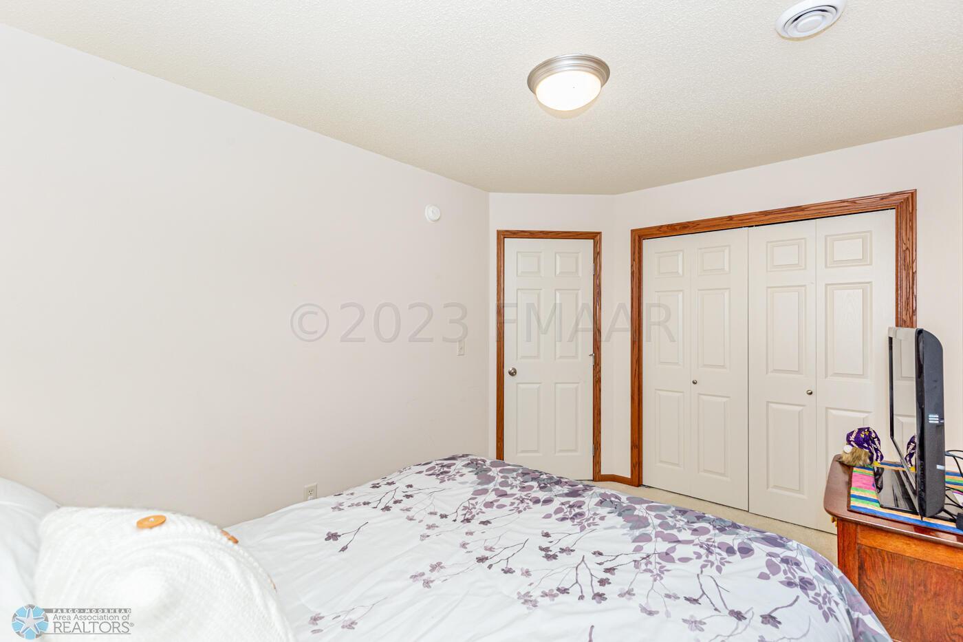 (22) Bed 3