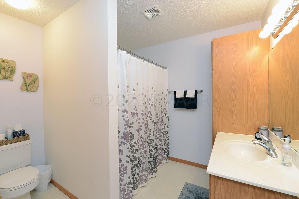 Upper Full Bath