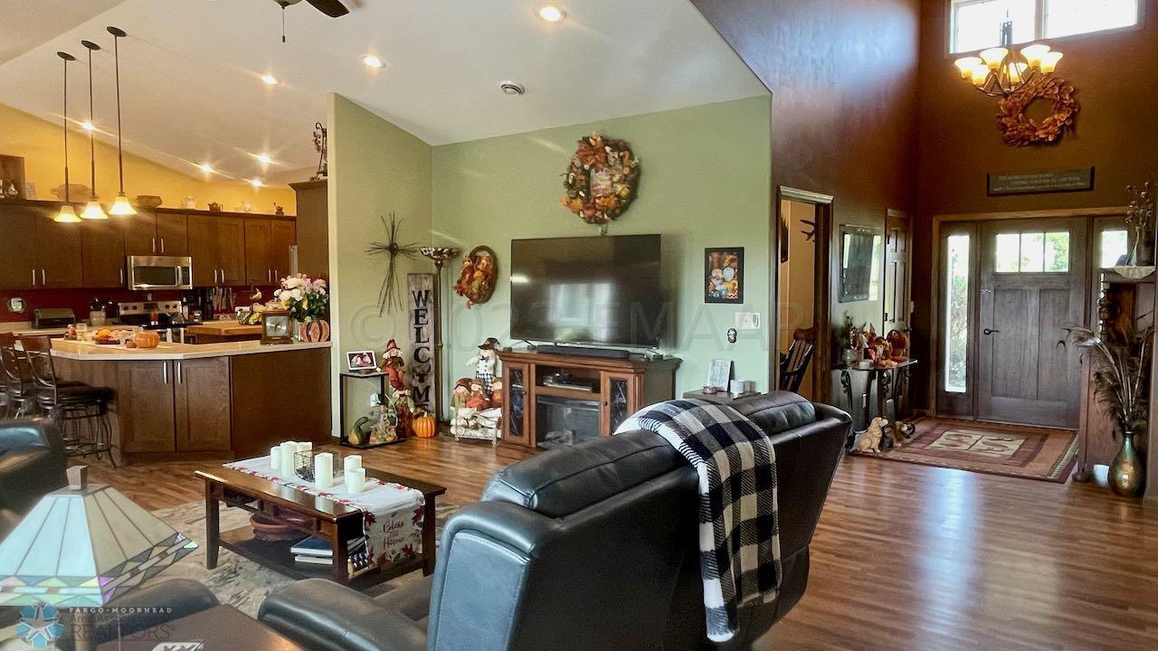 (5) Living Room Entry Kitchen
