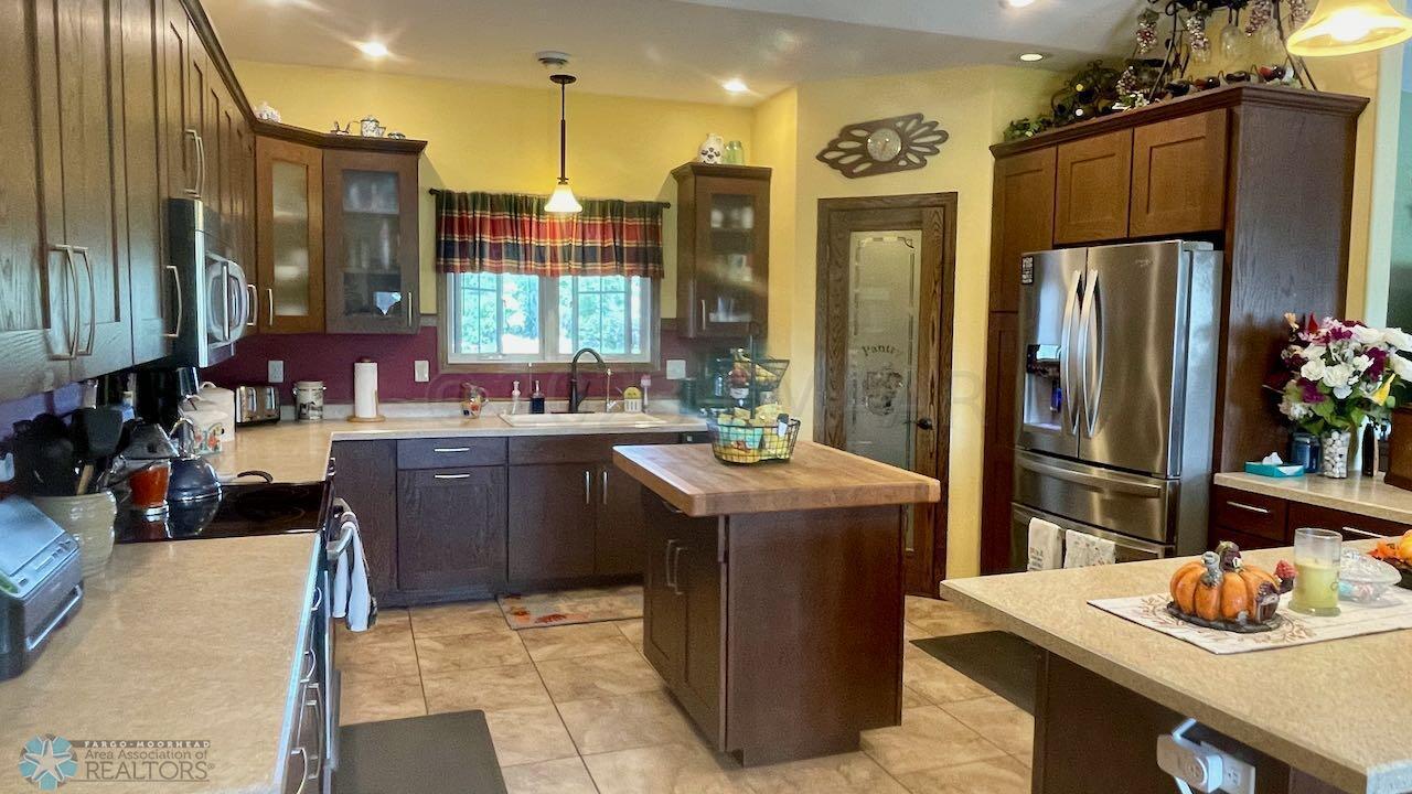 (10) Kitchen