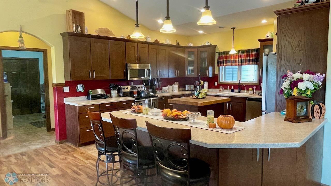 (11) Kitchen