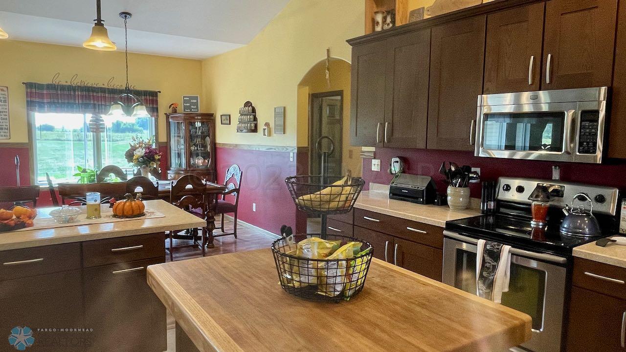 (13) Kitchen Dining