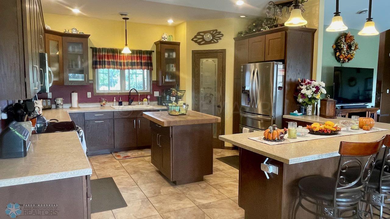 (14) Kitchen