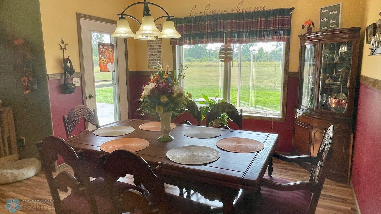 (15) Dining Room