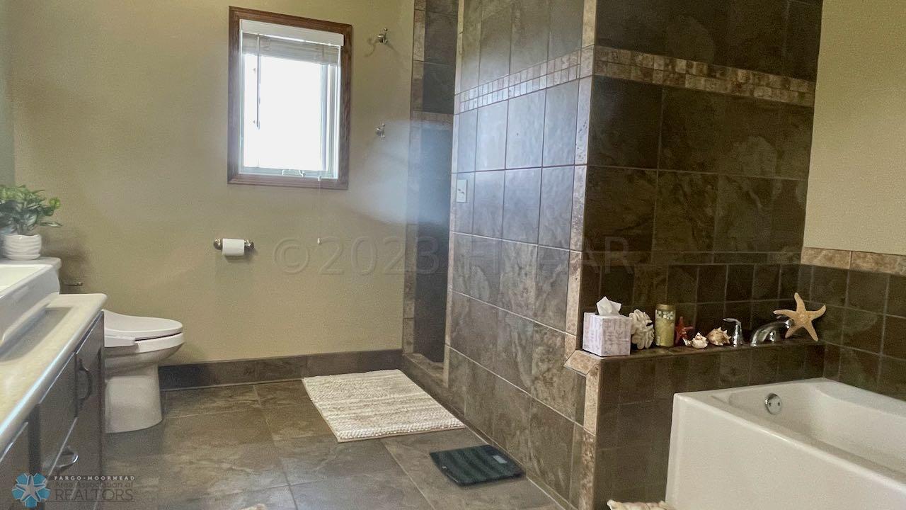 (26) Master Bath