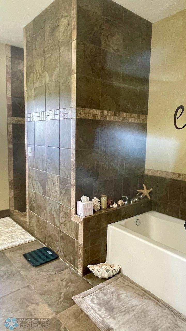 (27) Master Bath Walk-In Shower