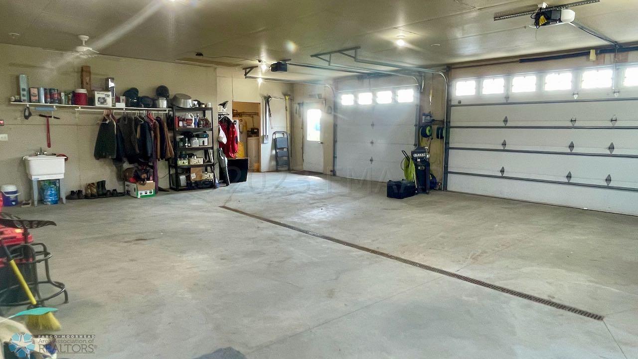 (51) 3 Stall Garage with Floor Drain