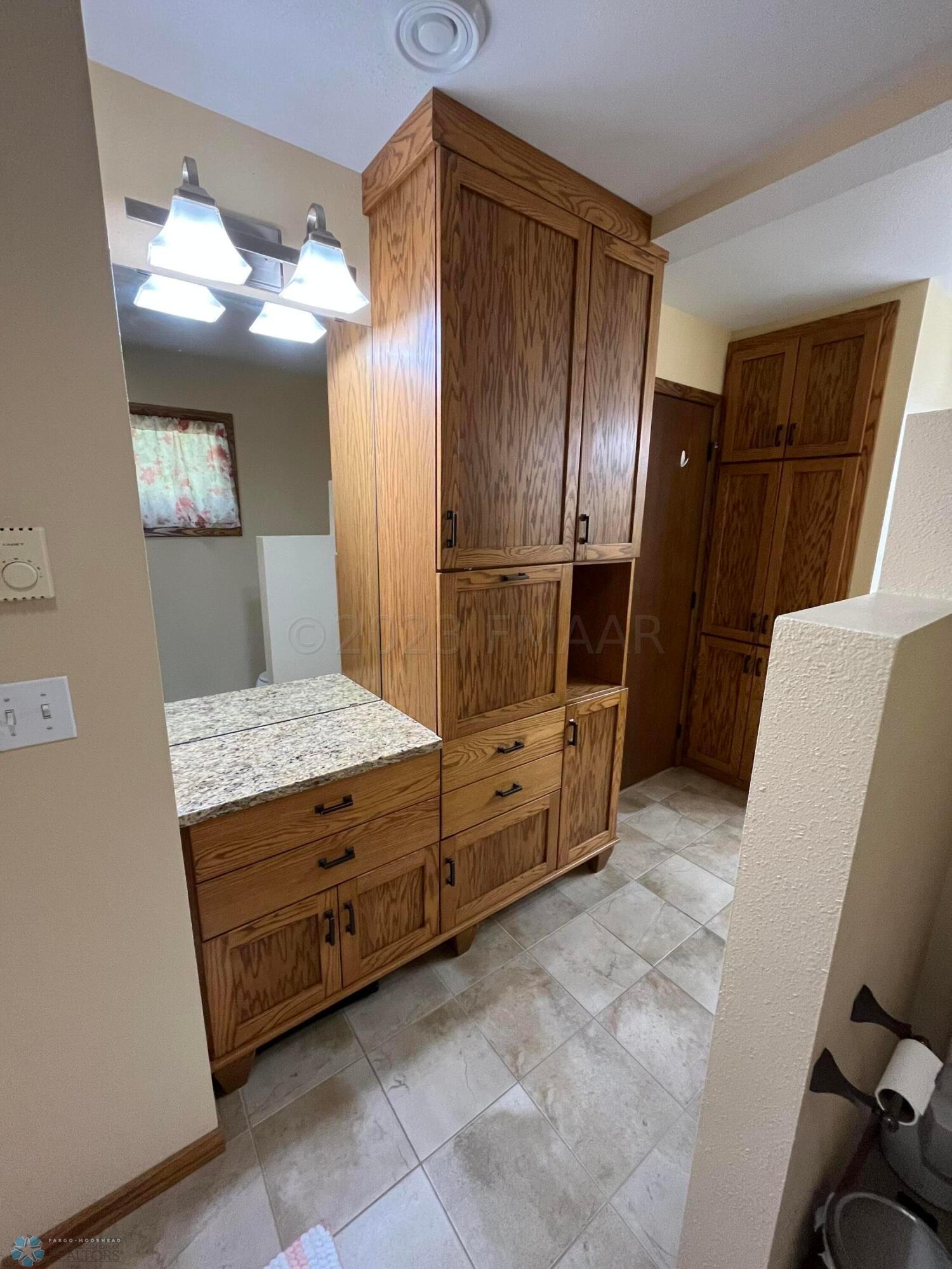 Full Bathroom - Pic #1