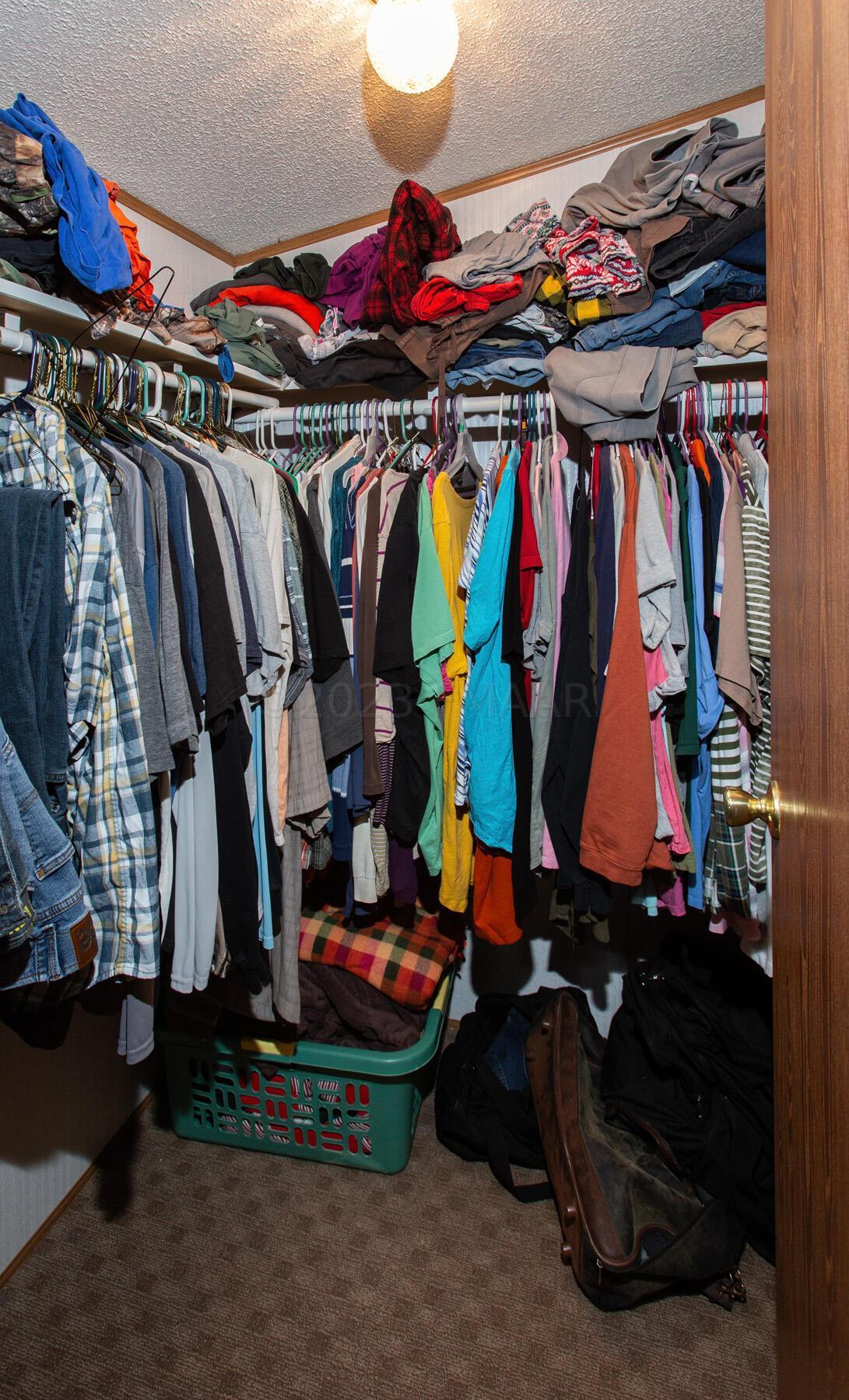Walk-In-Closet