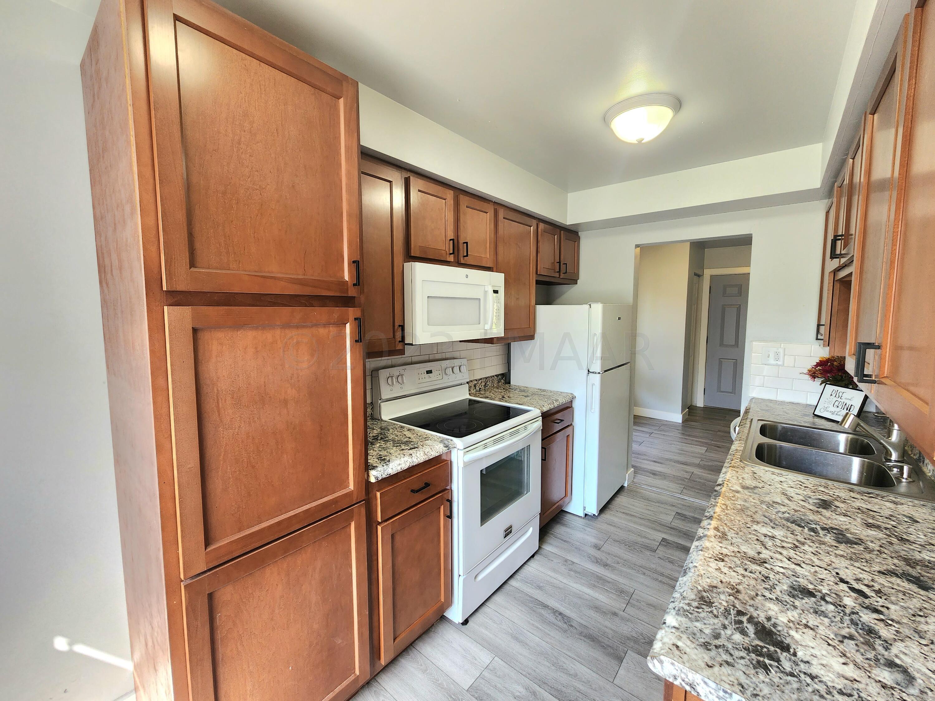 Kitchen w/Pantry