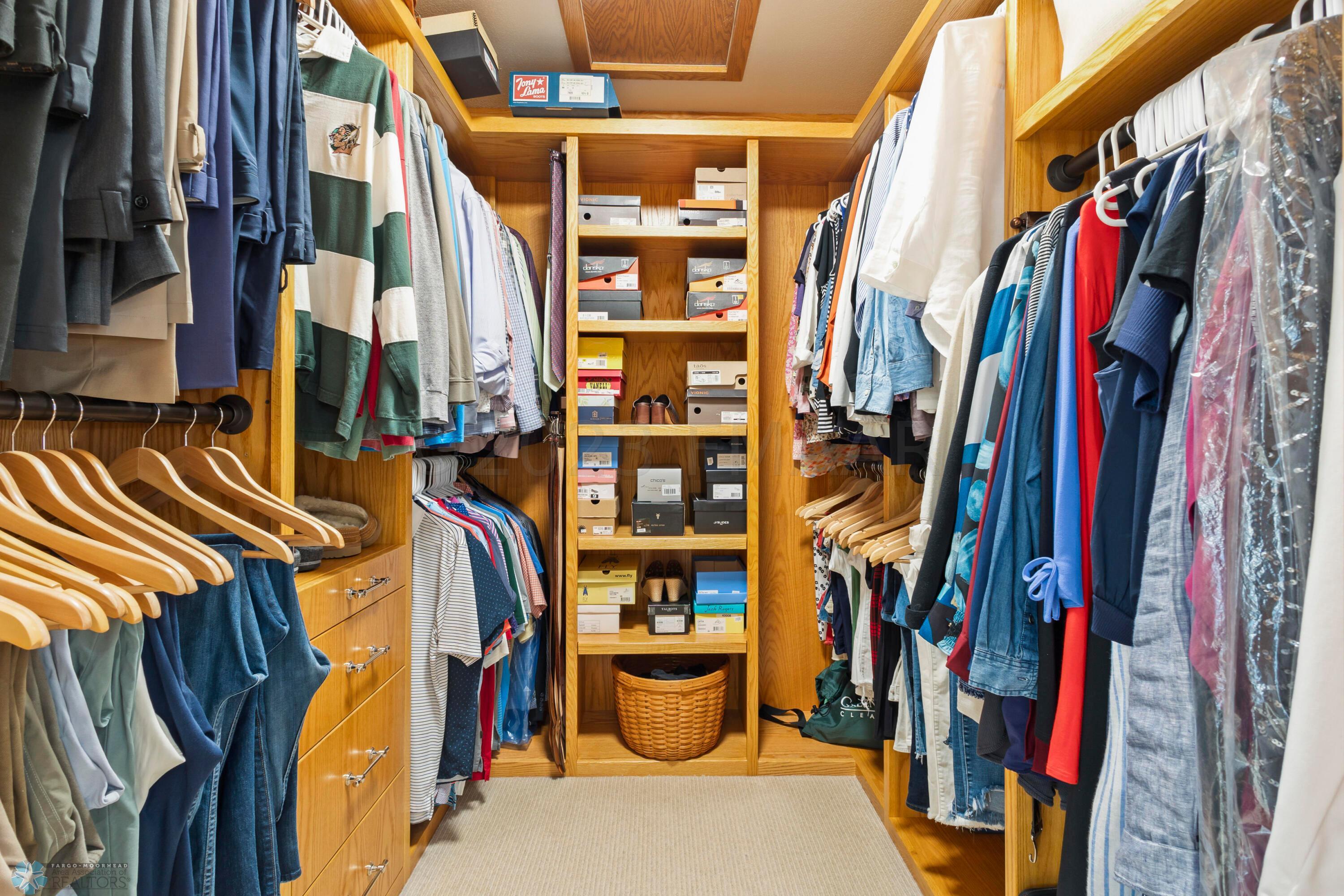 Walk-In-Closet