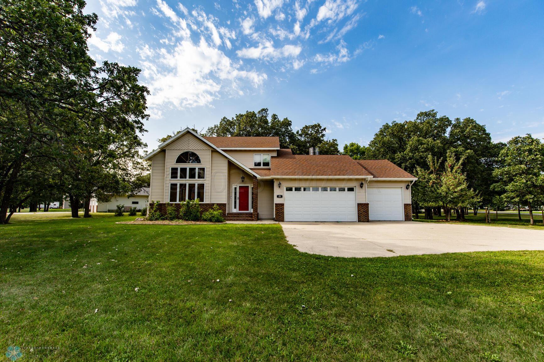 Front exterior & Yard