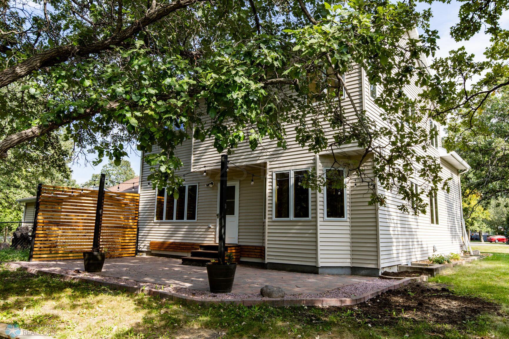 Back/side exterior