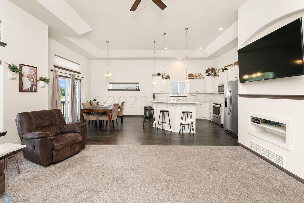 Living to Dining & Kitchen
