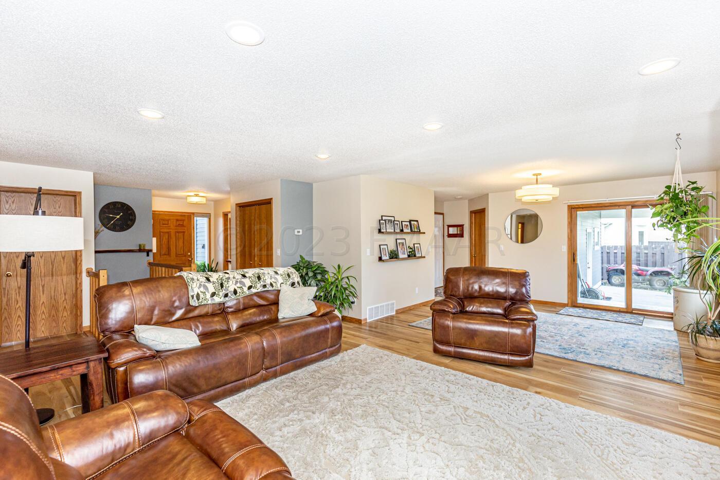 Living Room/Dining Area