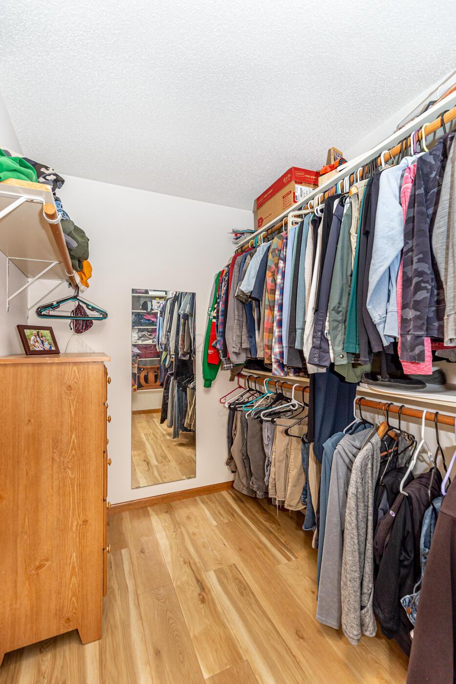 Walk-In-Closet