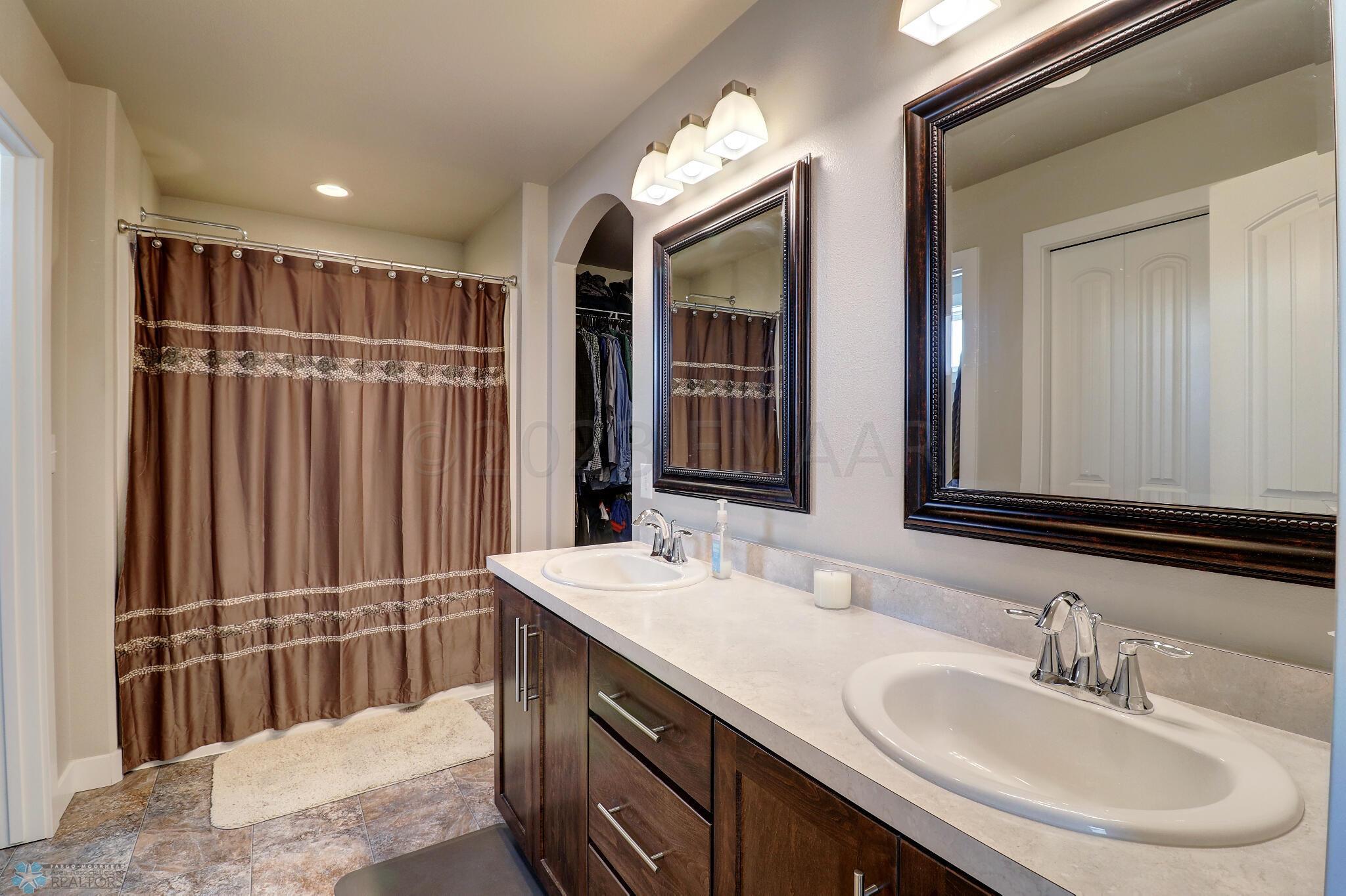 Master Bathroom1_2