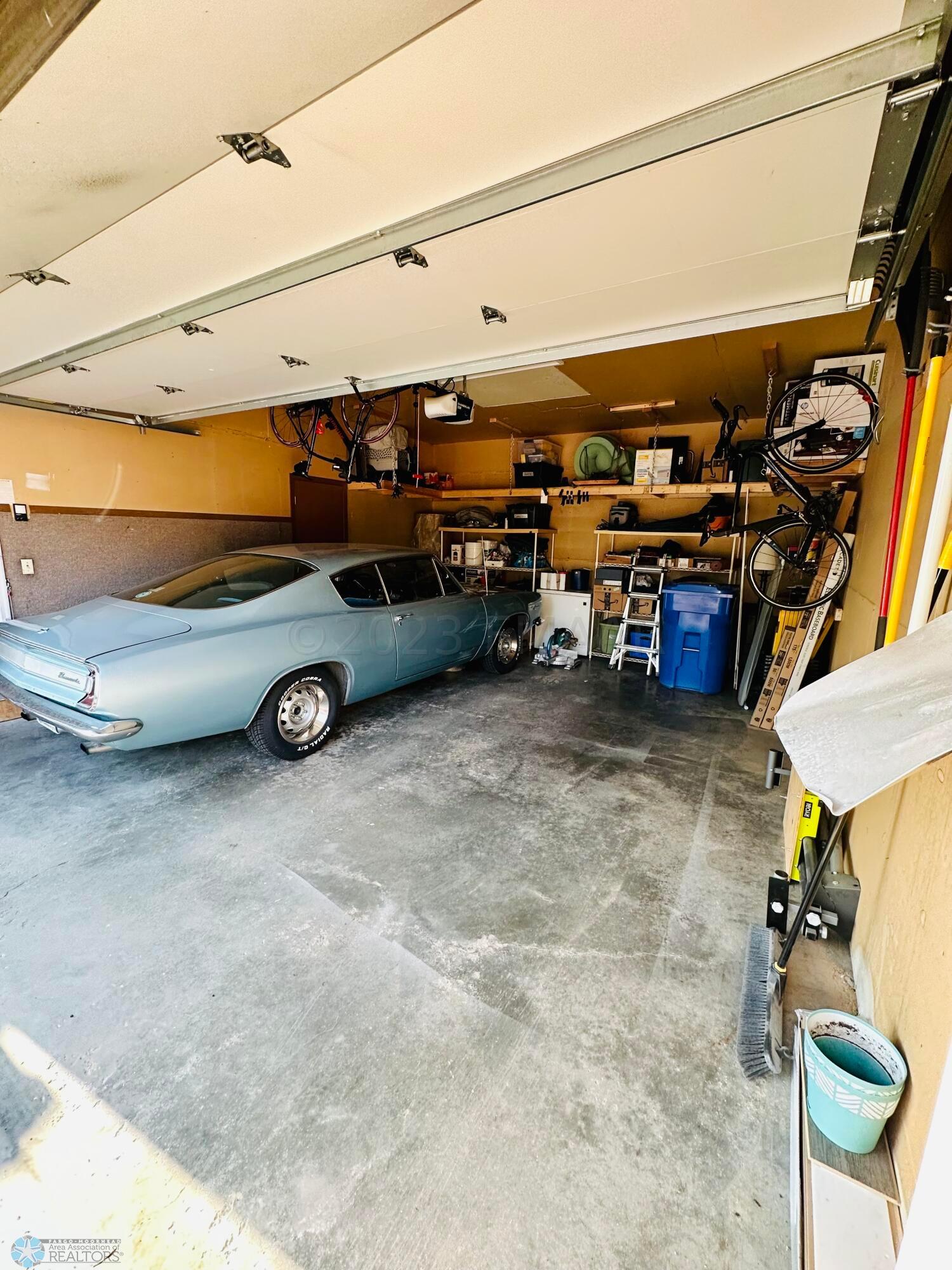 18. Garage