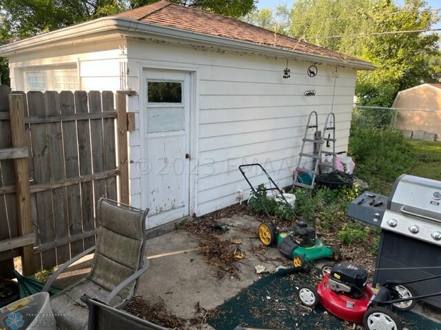 Oversize sgl garage