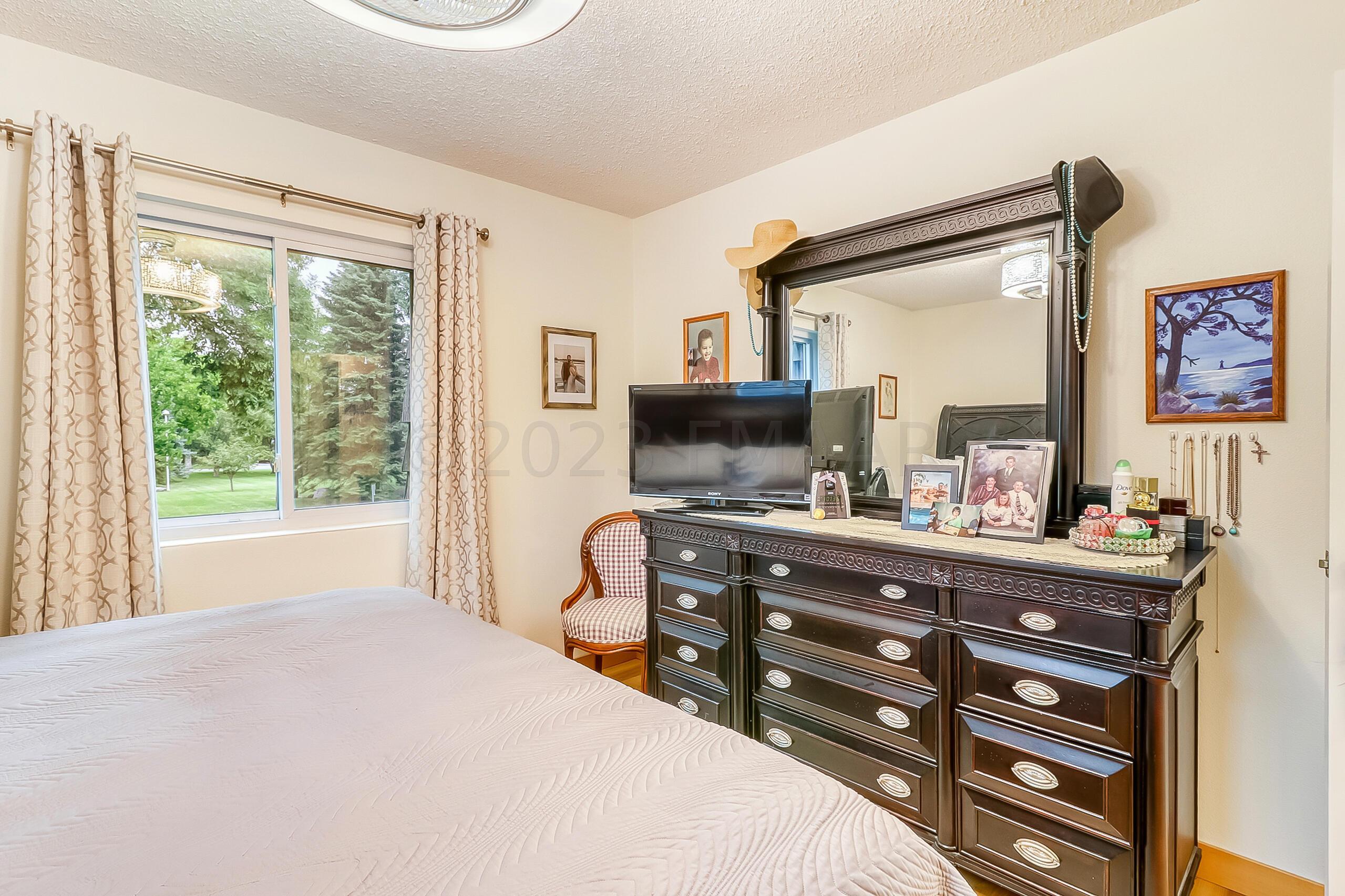 Bedroom1_3