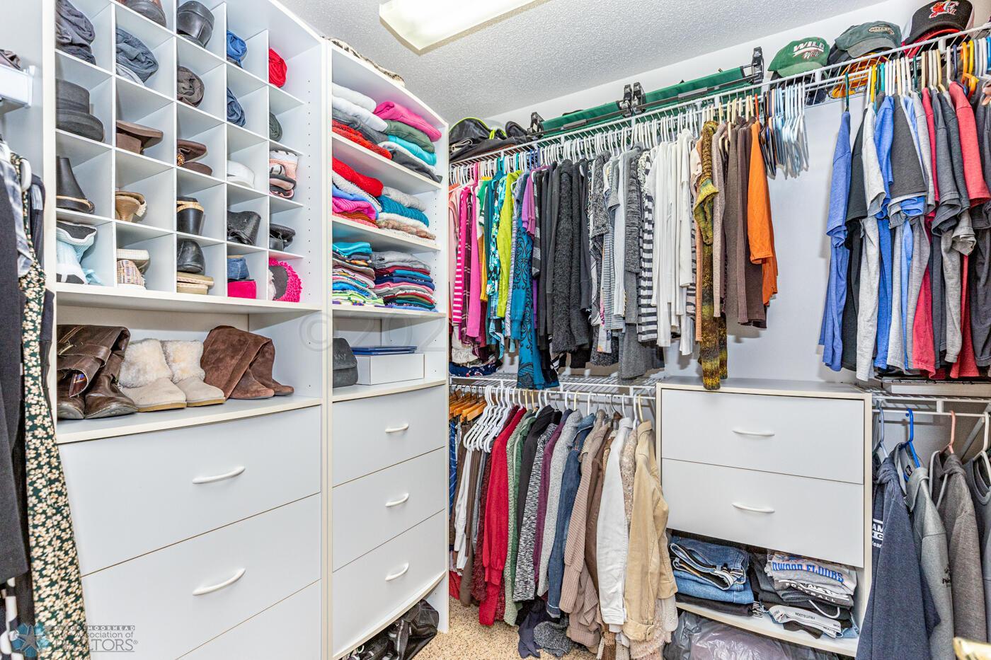 Walk-In-Closet