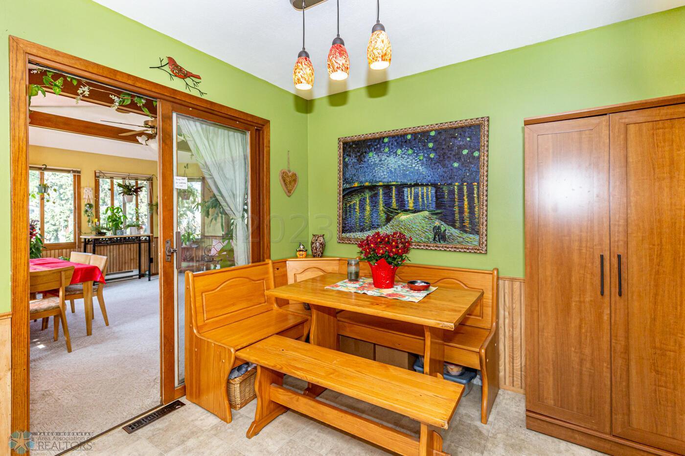 Eat-in kitchen