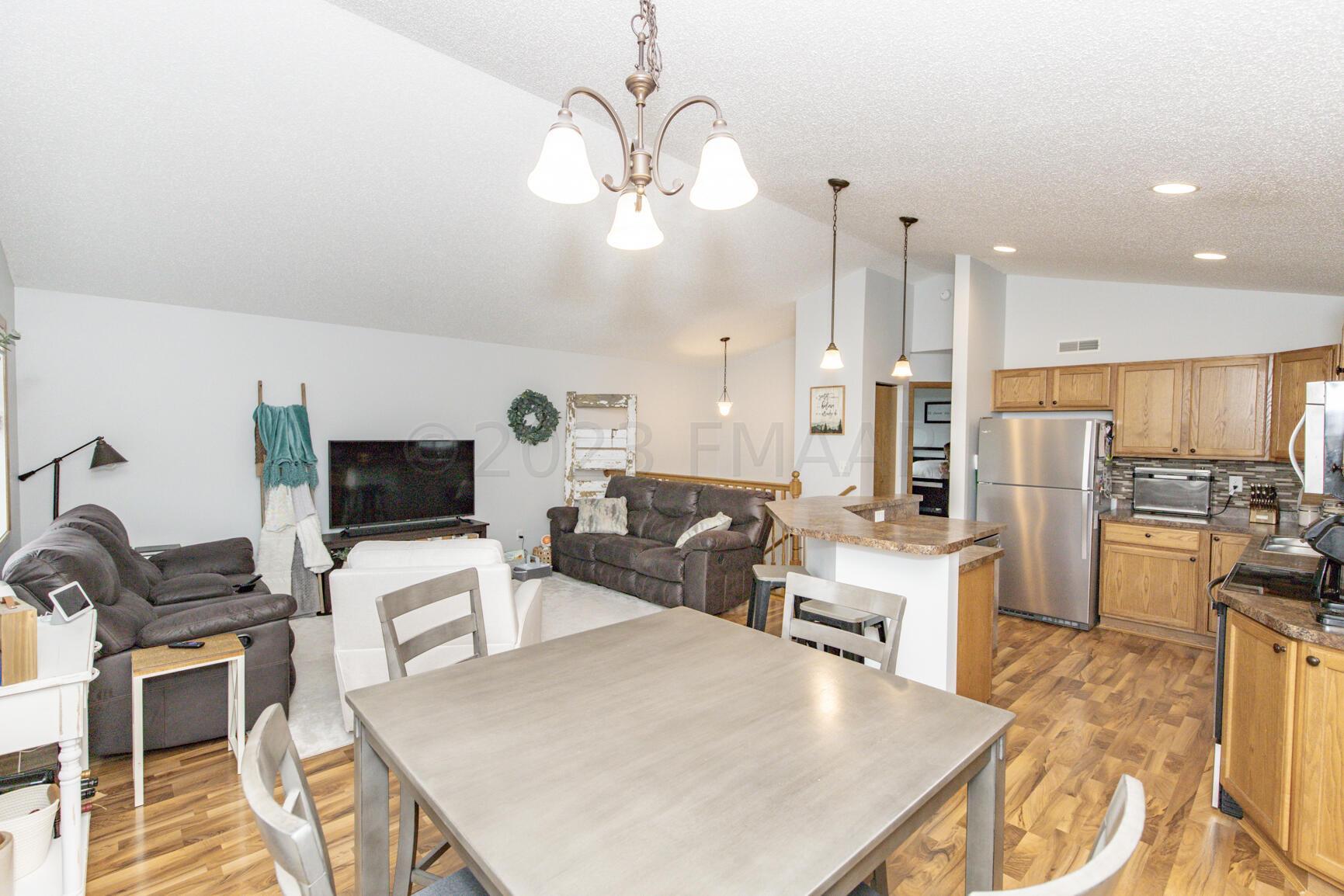 Kitchen/dining/living room