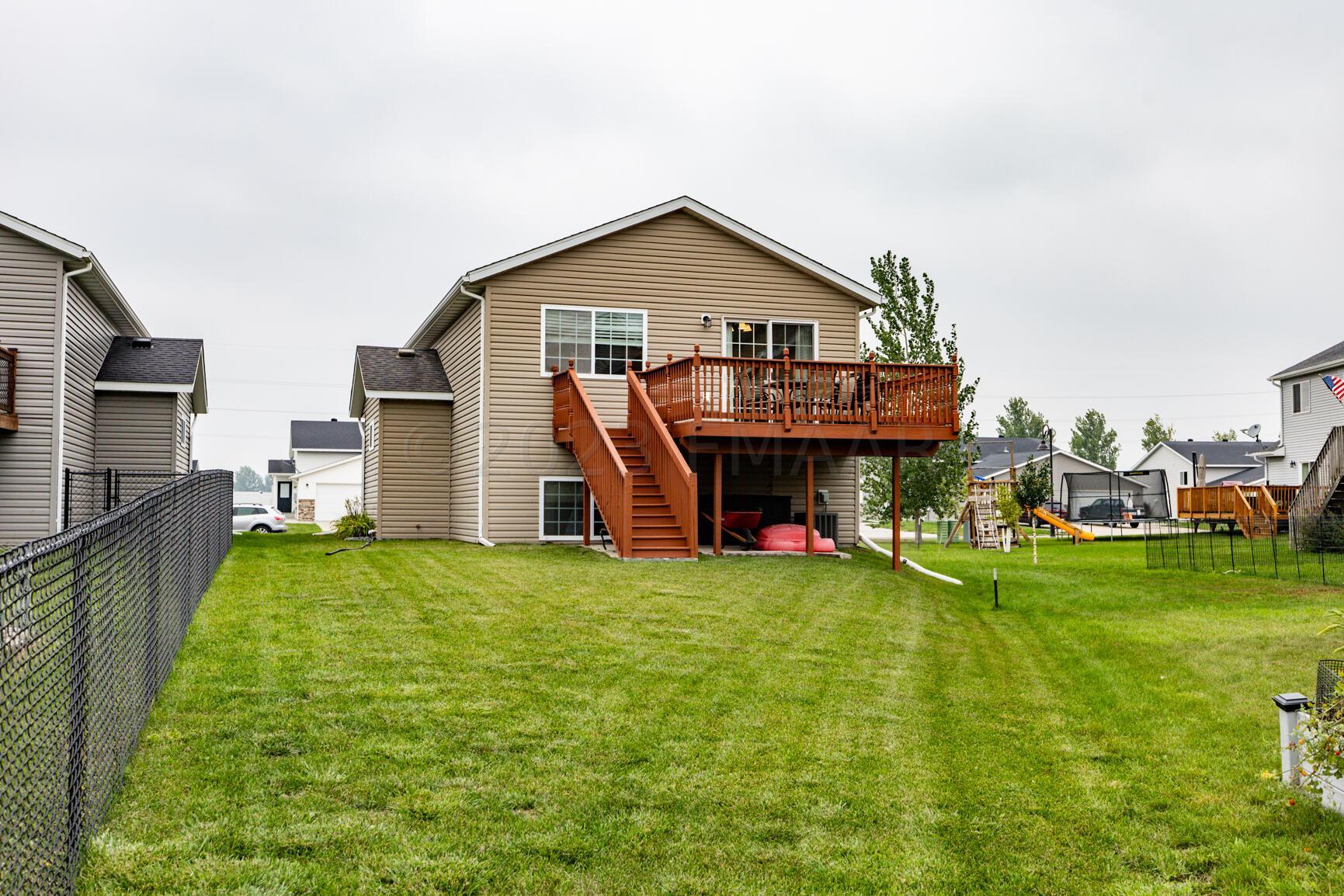 Back exterior/yard