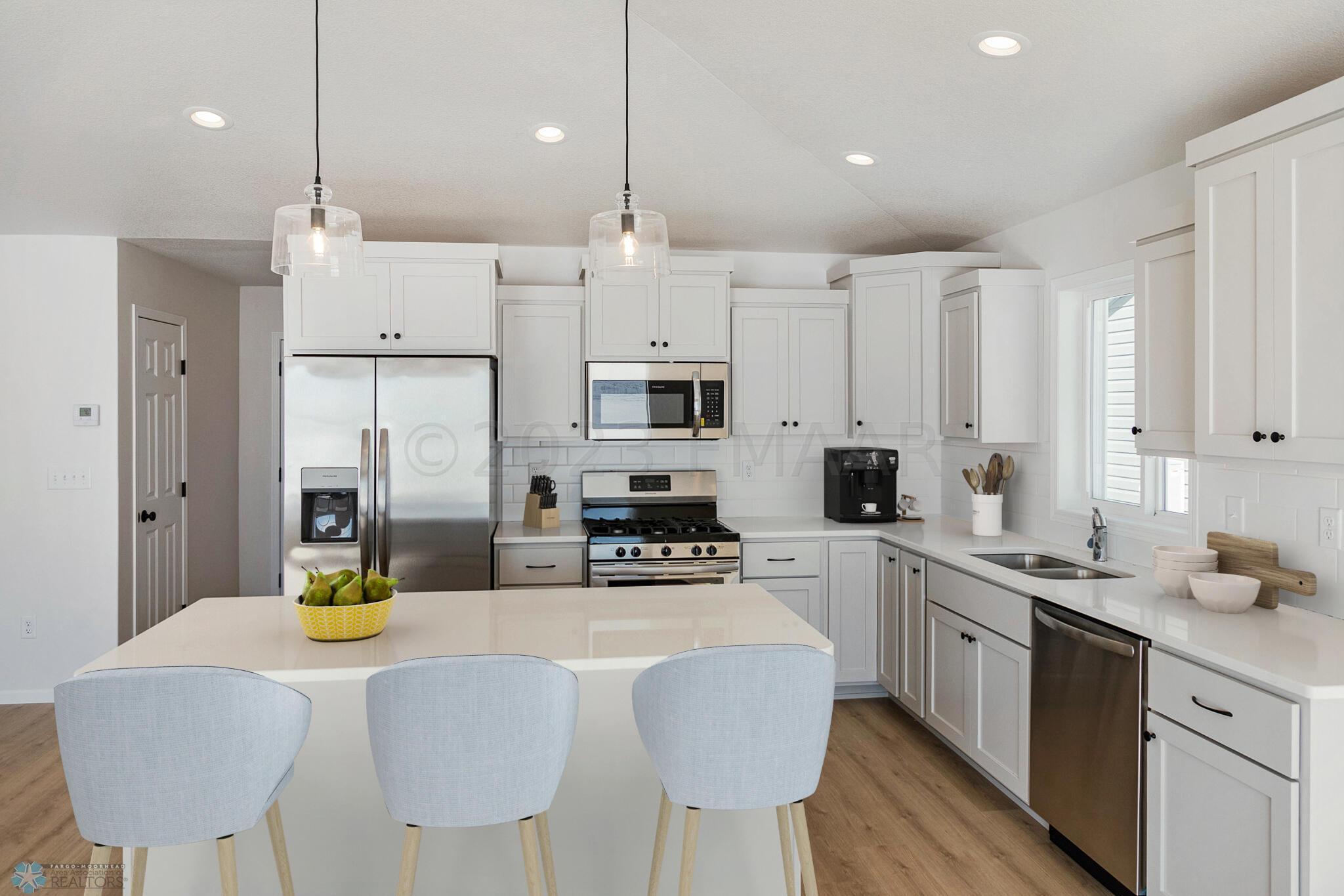2592 Virtual Staging kitchen