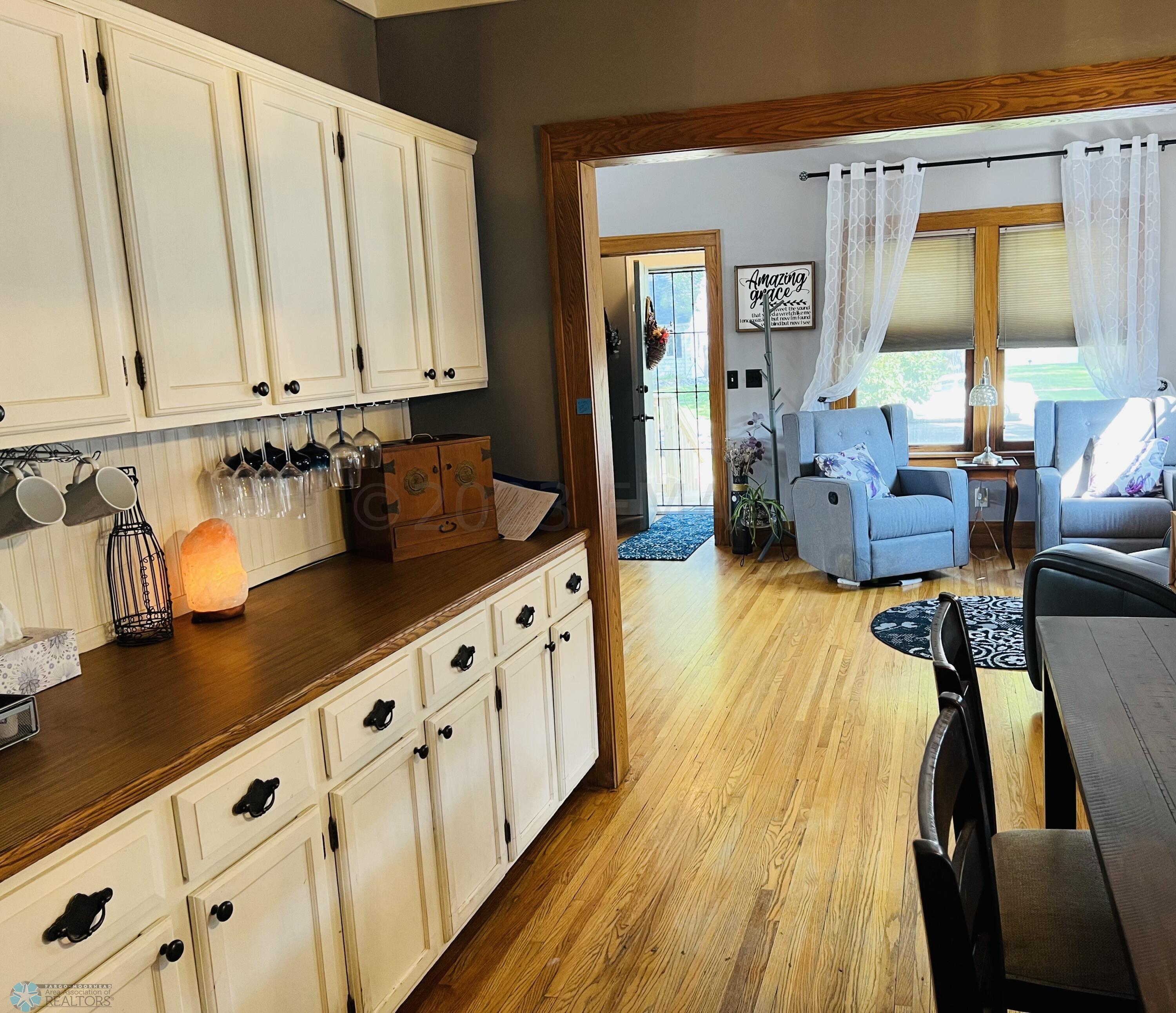 F new dining to living