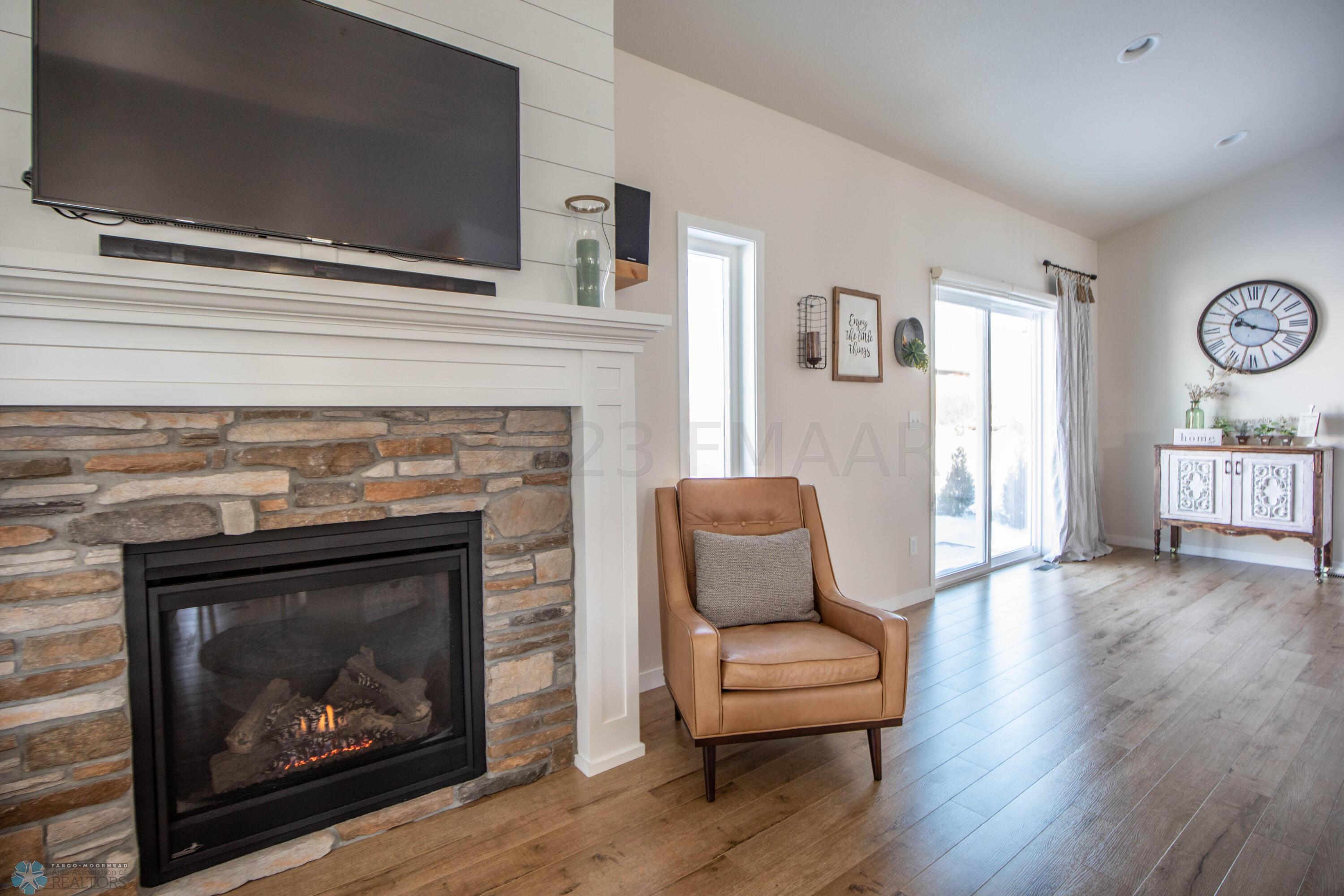 Living Room/Dining